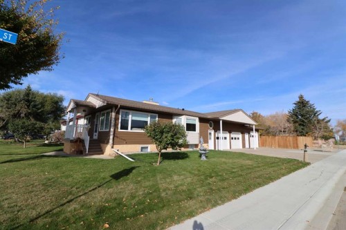 704 1 Ave, Vauxhall, AB 