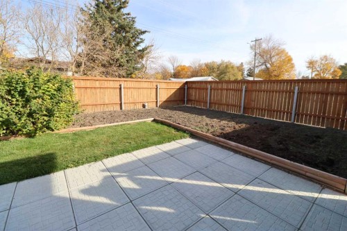 704 1 Ave, Vauxhall, AB 