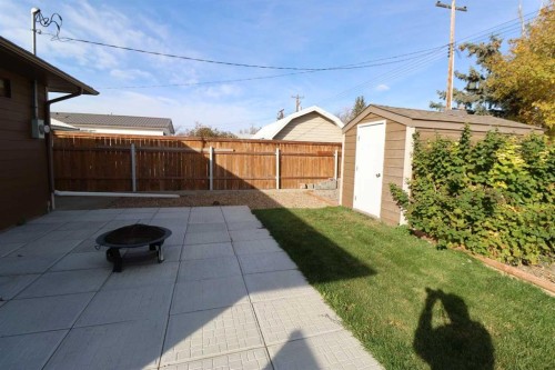 704 1 Ave, Vauxhall, AB 