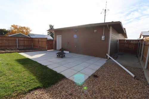 704 1 Ave, Vauxhall, AB 