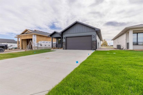 82 E 300 S, Raymond, AB 