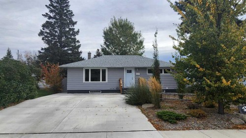 517 3 Street SOUTH Vulcan, AB T0L 2B0