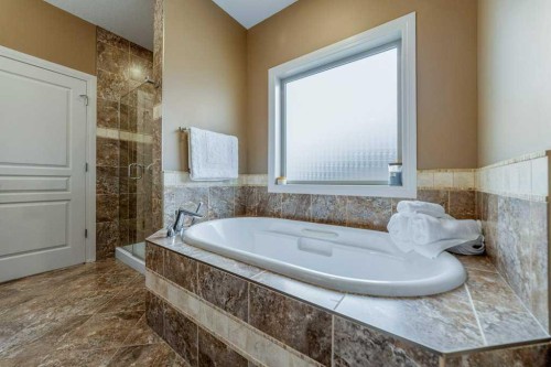 56 Canyoncrest Point West, Lethbridge, AB 