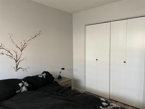 10300 105 Avenue, Fairview, AB - Indoor Photo Showing Bedroom