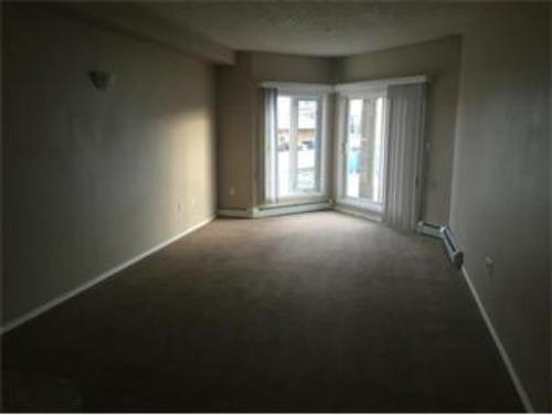 #201-9810 94 Street, Peace River, AB - Indoor Photo Showing Other Room