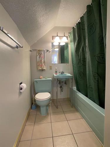 103 Centre Street, Mclennan, AB - Indoor Photo Showing Bathroom