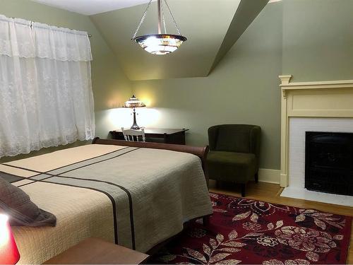 11120 103 Avenue, Fairview, AB - Indoor Photo Showing Bedroom
