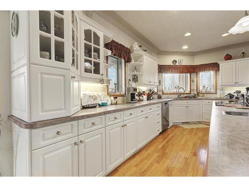 712071 Range Road 64, Grande Prairie, AB - Indoor Photo Showing Kitchen With Upgraded Kitchen