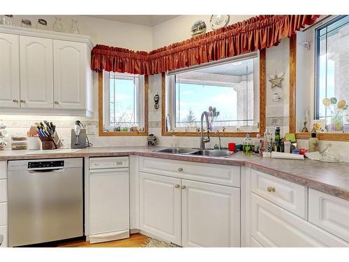 712071 Range Road 64, Grande Prairie, AB - Indoor Photo Showing Kitchen With Double Sink