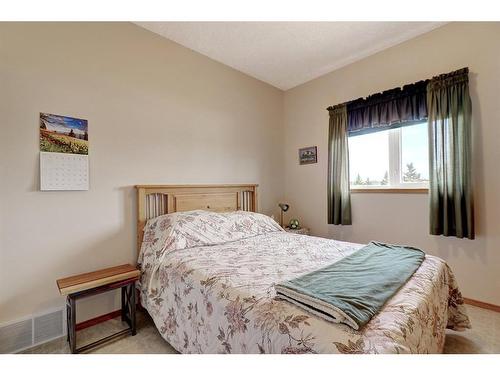 712071 Range Road 64, Grande Prairie, AB - Indoor Photo Showing Bedroom