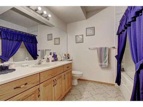 712071 Range Road 64, Grande Prairie, AB - Indoor Photo Showing Bathroom