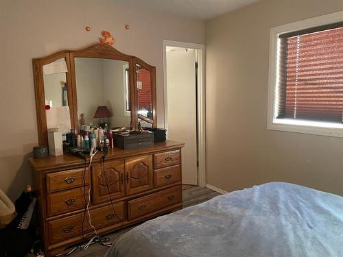 304 9A Str., Bluesky, AB - Indoor Photo Showing Bedroom