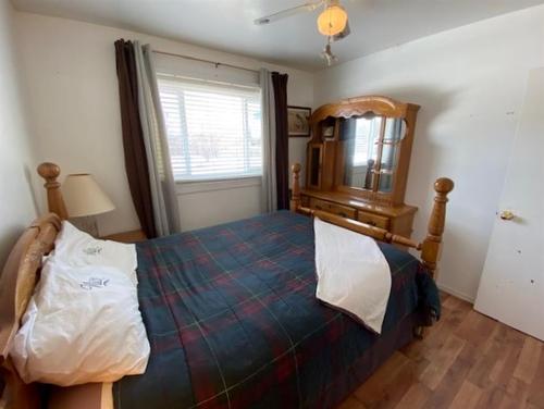 11025 Hwy 35, Rural Northern Lights, County Of, AB - Indoor Photo Showing Bedroom