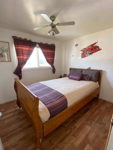 11025 Hwy 35, Rural Northern Lights, County Of, AB - Indoor Photo Showing Bedroom