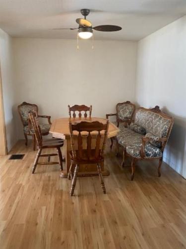 11025 Hwy 35, Rural Northern Lights, County Of, AB - Indoor Photo Showing Dining Room