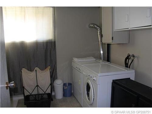 7205 100 Street, Peace River, AB - Indoor Photo Showing Laundry Room