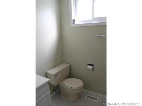 7205 100 Street, Peace River, AB - Indoor Photo Showing Bathroom