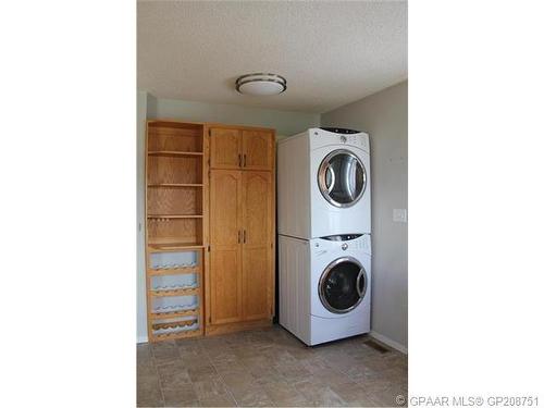 7205 100 Street, Peace River, AB - Indoor Photo Showing Laundry Room
