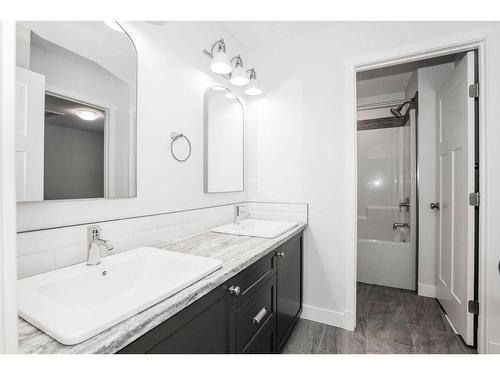 8602 72 Avenue, Grande Prairie, AB - Indoor Photo Showing Bathroom