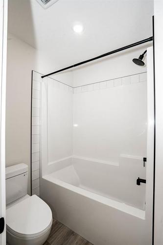 8618 72 Avenue, Grande Prairie, AB - Indoor Photo Showing Bathroom