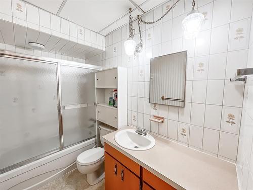 5015 46 Street, Valleyview, AB - Indoor Photo Showing Bathroom