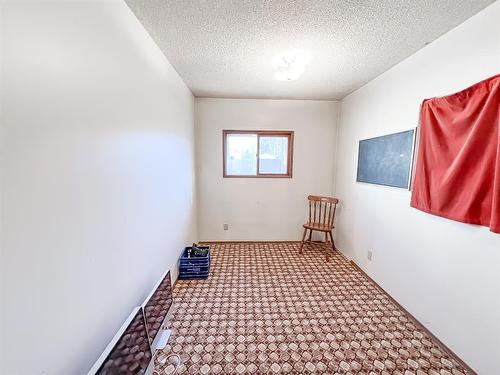 5015 46 Street, Valleyview, AB - Indoor Photo Showing Bedroom