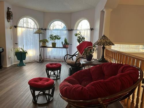 10410 Chinchaga Drive, High Level, AB - Indoor Photo Showing Living Room