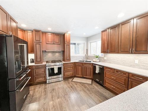 1 Key Cove Estates #5, Joussard, AB - Indoor Photo Showing Kitchen With Double Sink