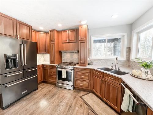 1 Key Cove Estates #5, Joussard, AB - Indoor Photo Showing Kitchen With Double Sink With Upgraded Kitchen