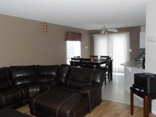 11512 106 Avenue, Fairview, AB - Indoor Photo Showing Living Room