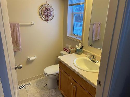 11804 102 Avenue, Fairview, AB - Indoor Photo Showing Bathroom