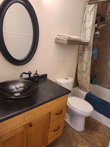 79 Macmillan Avenue, Mclennan, AB - Indoor Photo Showing Bathroom