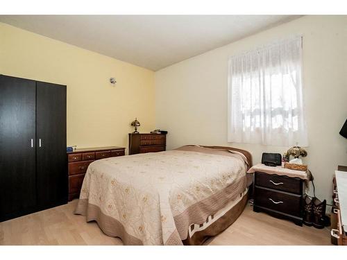 835034 234 Range, Rural Peace No. 135, M.D. Of, AB - Indoor Photo Showing Bedroom