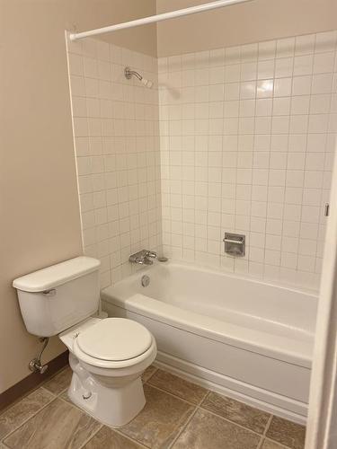 --10204 106 Avenue, Grande Prairie, AB - Indoor Photo Showing Bathroom