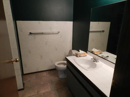104-8530 99 Avenue, Peace River, AB - Indoor Photo Showing Bathroom