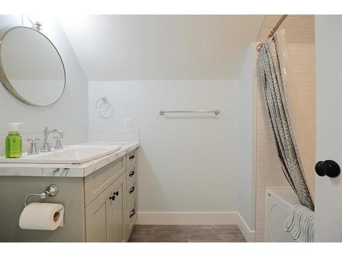 10201 67 Avenue, Grande Prairie, AB - Indoor Photo Showing Bathroom