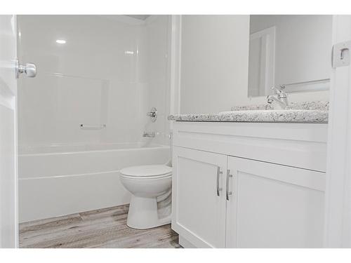 A&B-9537 113 Avenue, Clairmont, AB - Indoor Photo Showing Bathroom