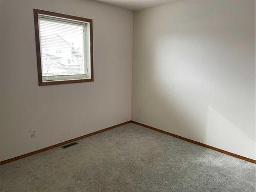 11417 106 Avenue North, Fairview, AB - Indoor Photo Showing Other Room