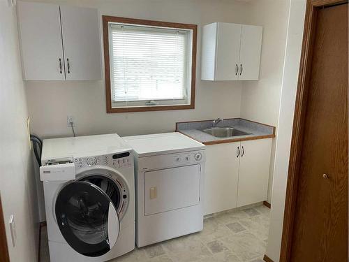 11417 106 Avenue North, Fairview, AB - Indoor Photo Showing Laundry Room