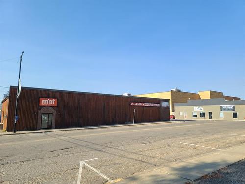 10013 100 Avenue, Peace River, AB 