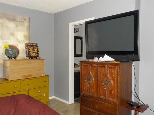 10517 104 Street, Fairview, AB - Indoor Photo Showing Bedroom