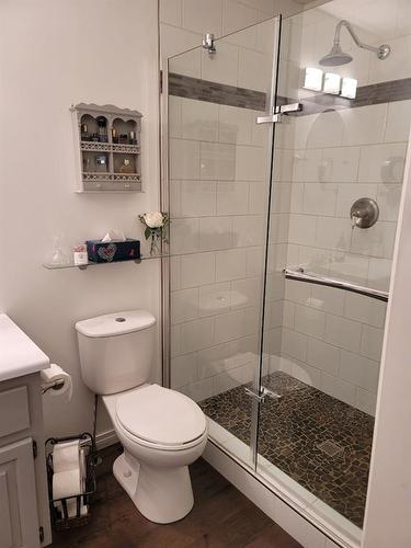 310 Brassard Lane, Mclennan, AB - Indoor Photo Showing Bathroom