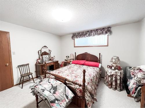 914058 Hwy 35, Manning, AB - Indoor Photo Showing Bedroom