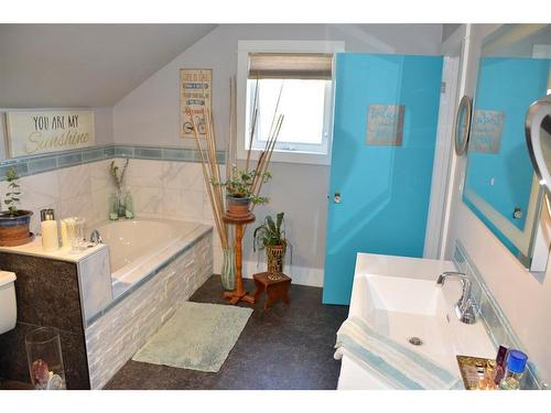 21012 Twp 820, Rural Northern Sunrise County, AB - Indoor Photo Showing Bathroom