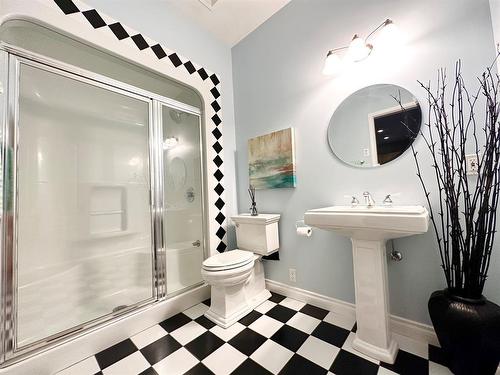 712005 Rr100, Rural Grande Prairie No. 1, County Of, AB - Indoor Photo Showing Bathroom