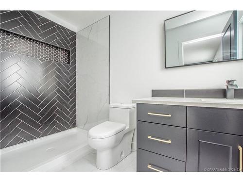 9091 80 Avenue, Grande Prairie, AB - Indoor Photo Showing Bathroom