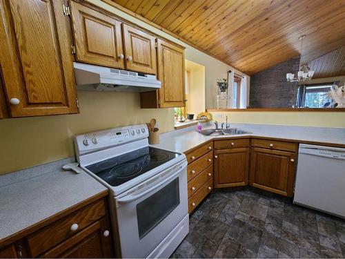 73-843058 Rr 222, Rural Northern Lights, County Of, AB - Indoor Photo Showing Kitchen With Double Sink