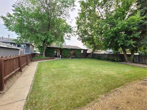 4812 48 Avenue, Grimshaw, AB - Outdoor With Backyard
