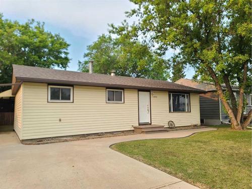 4812 48 Avenue, Grimshaw, AB - Outdoor With Exterior