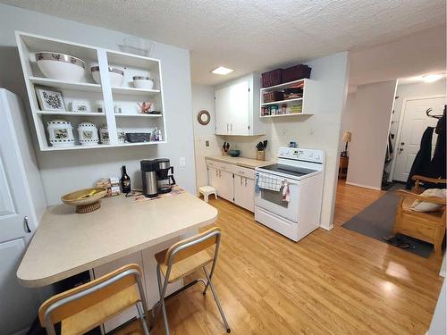 4812 48 Avenue, Grimshaw, AB - Indoor Photo Showing Kitchen